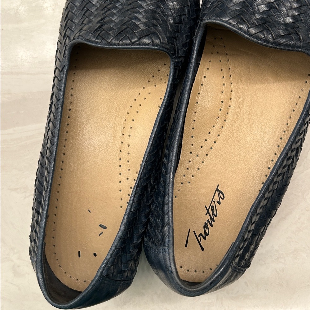 Trotters navy blue leather slip on shoes. Worn a few times. - Picture 6 of 6